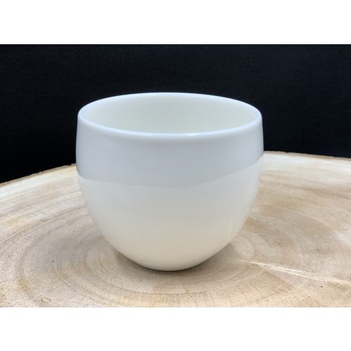 Nagyobb porcelán csésze